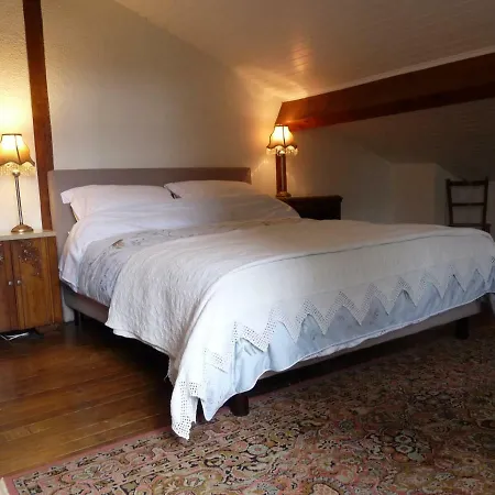 Cascaille Beautiful Farmhouse. Hébergement de vacances Dalou